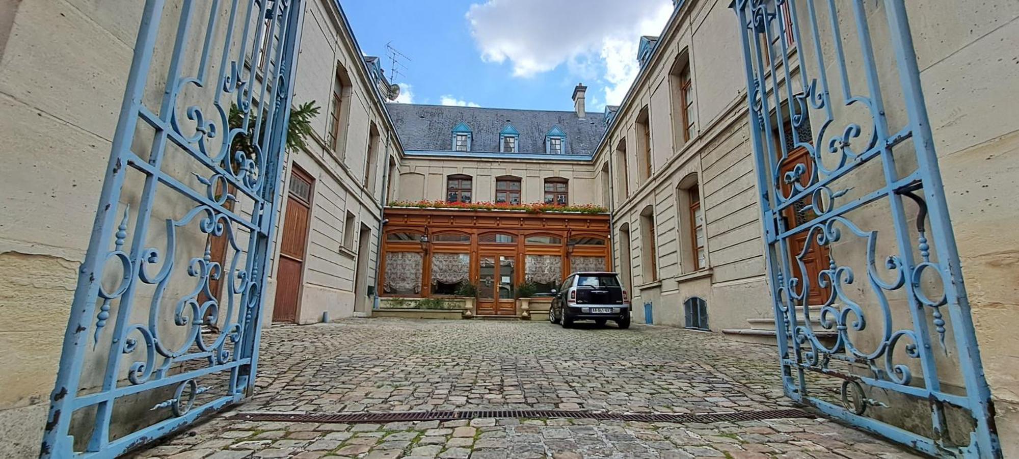 Hotel Particulier Des Canonniers Saint-Quentin  Exterior photo