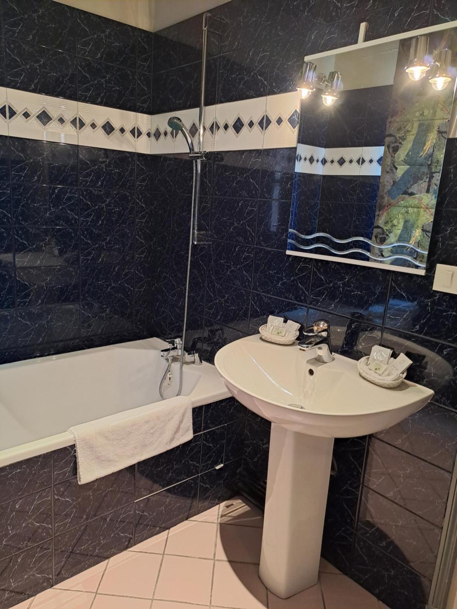 Hotel Particulier Des Canonniers Saint-Quentin  Room photo